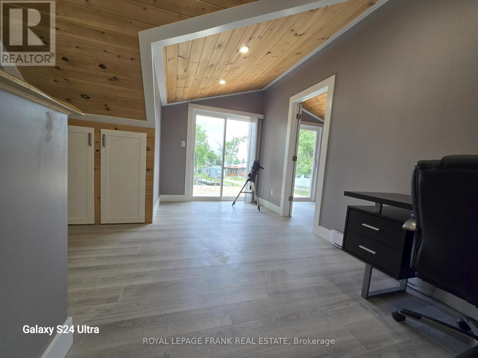 












71 FALLS BAY ROAD

,
Kawartha Lakes (Bobcaygeon),




Ontario
K0M1A0


