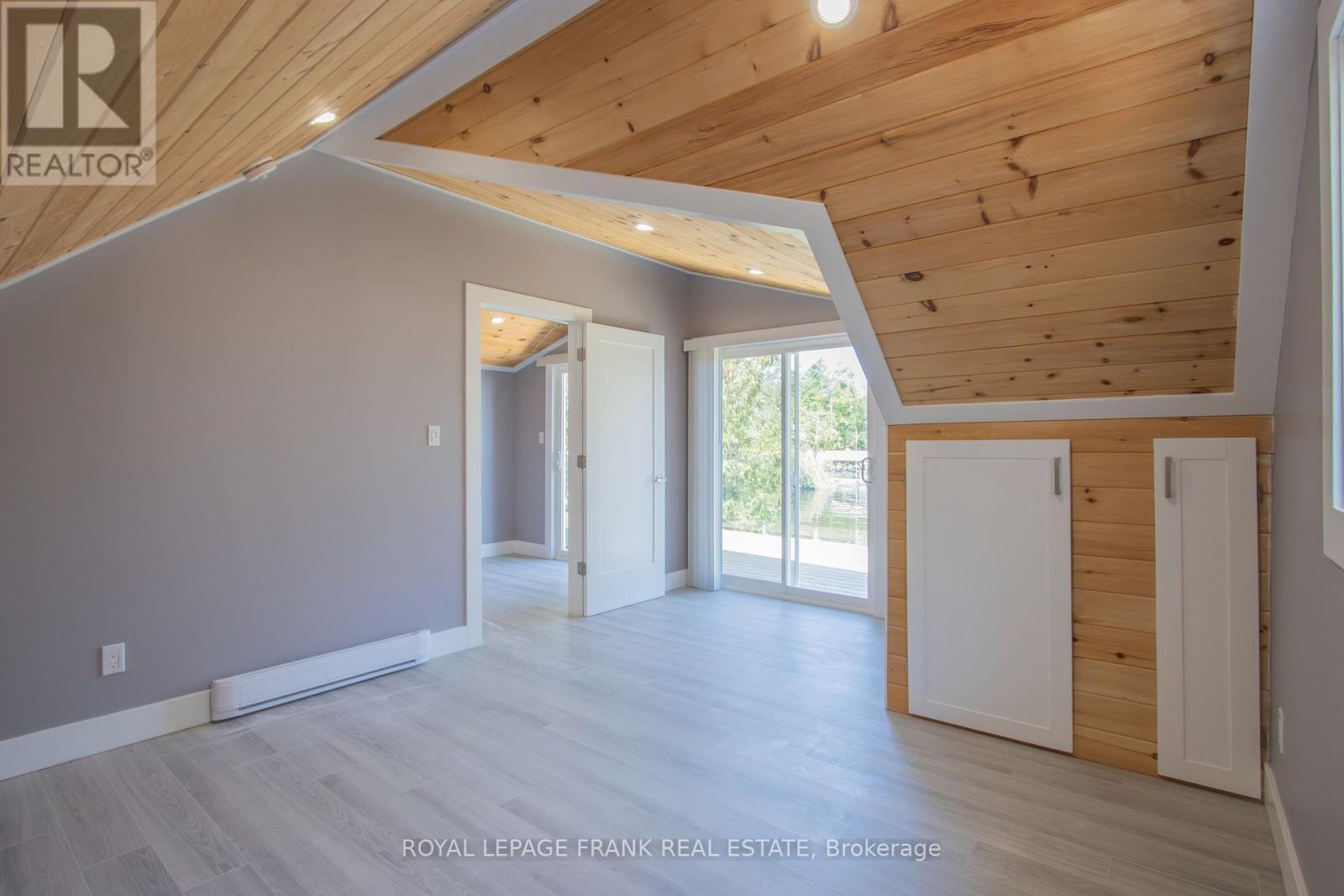 












71 FALLS BAY ROAD

,
Kawartha Lakes (Bobcaygeon),




Ontario
K0M1A0


