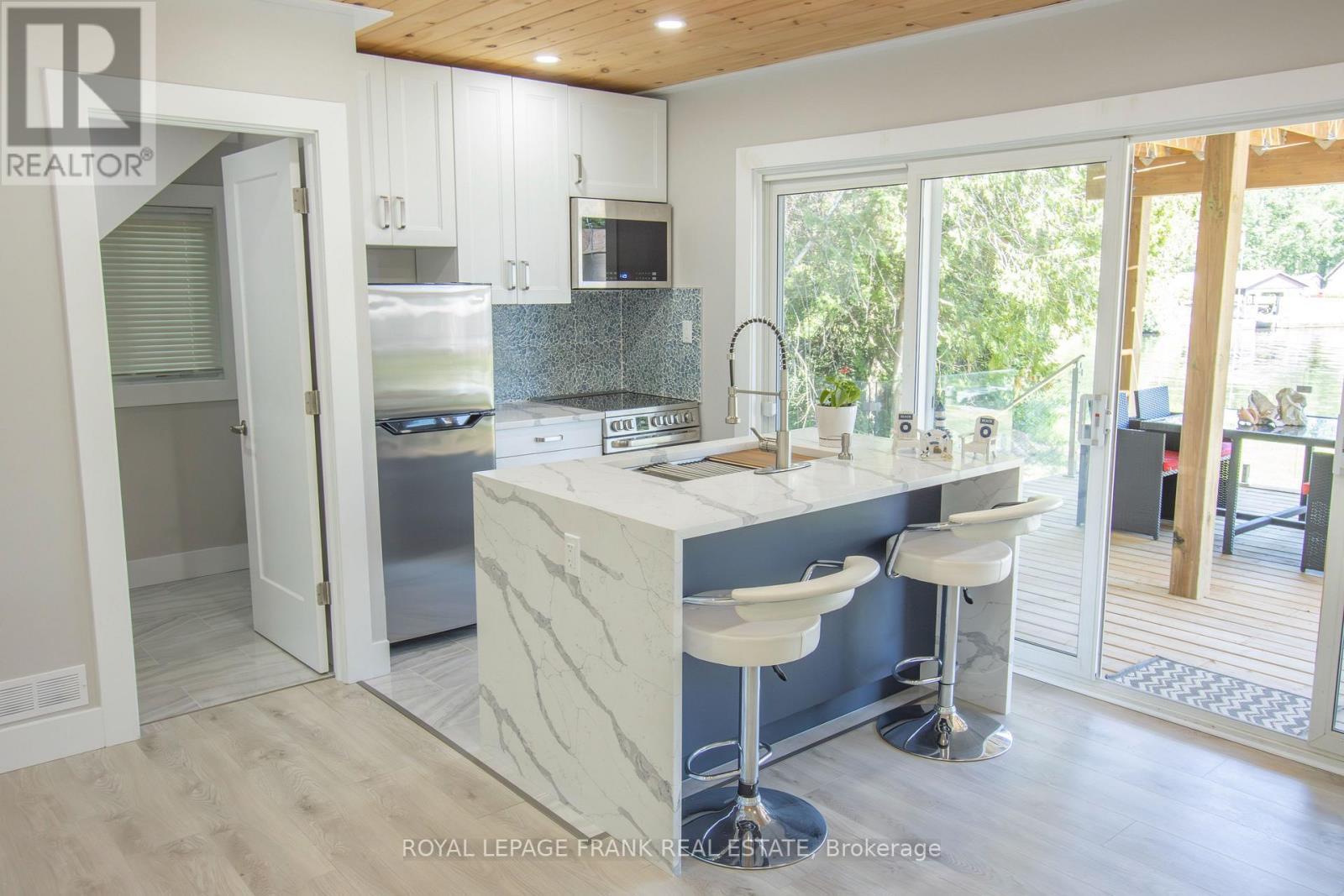 












71 FALLS BAY ROAD

,
Kawartha Lakes (Bobcaygeon),




Ontario
K0M1A0

