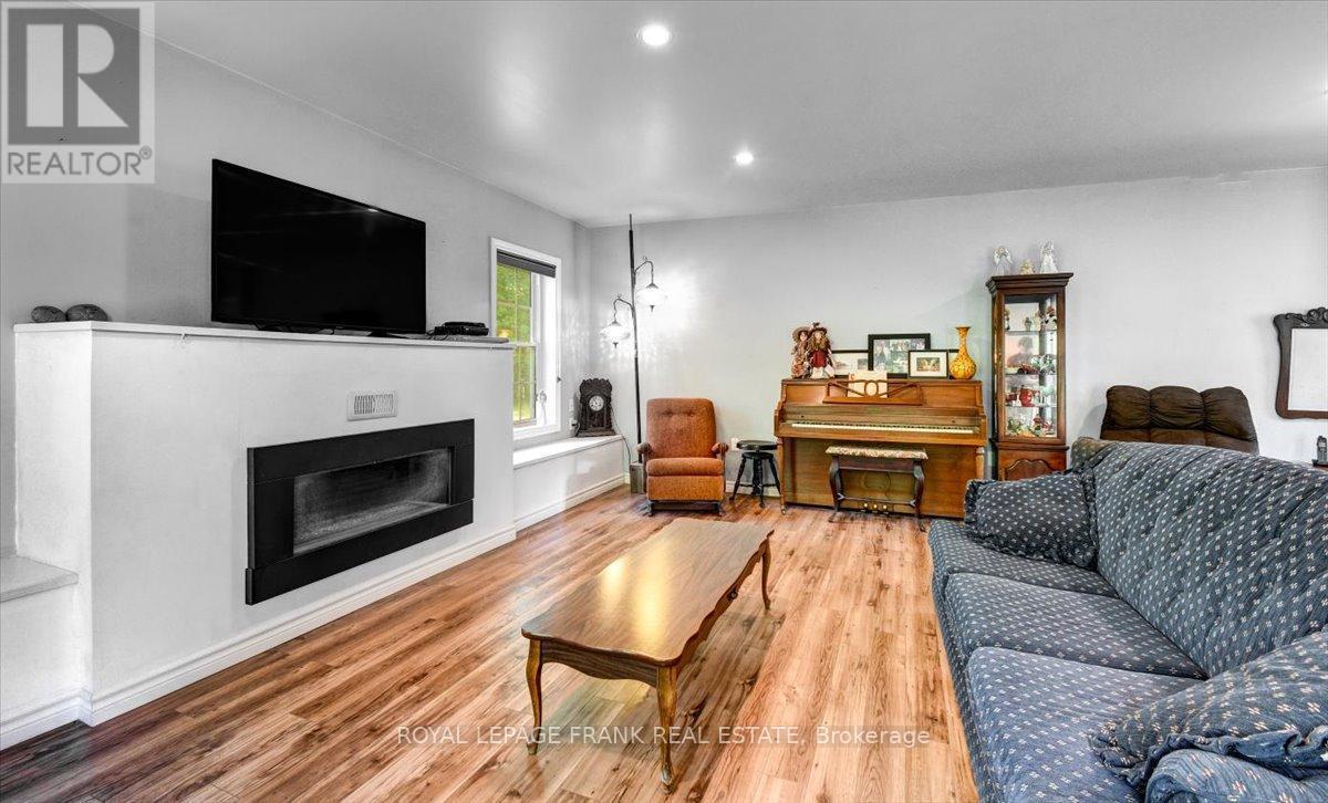 












6317 STIRLING MARMORA ROAD

,
Marmora and Lake (Marmora Ward),




Ontario
K0K2M0

