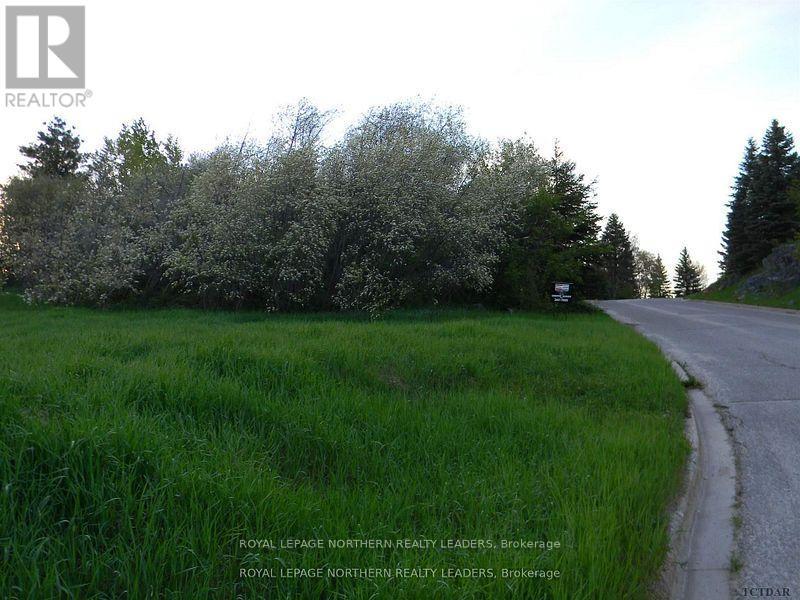 












LOT 15 CAMERON N

,
Timmins (TM - TNW - Algonquin to Jubilee),







Ontario
P4N5B7


