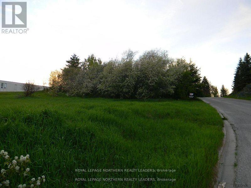 












LOT 15 CAMERON N

,
Timmins (TM - TNW - Algonquin to Jubilee),







Ontario
P4N5B7

