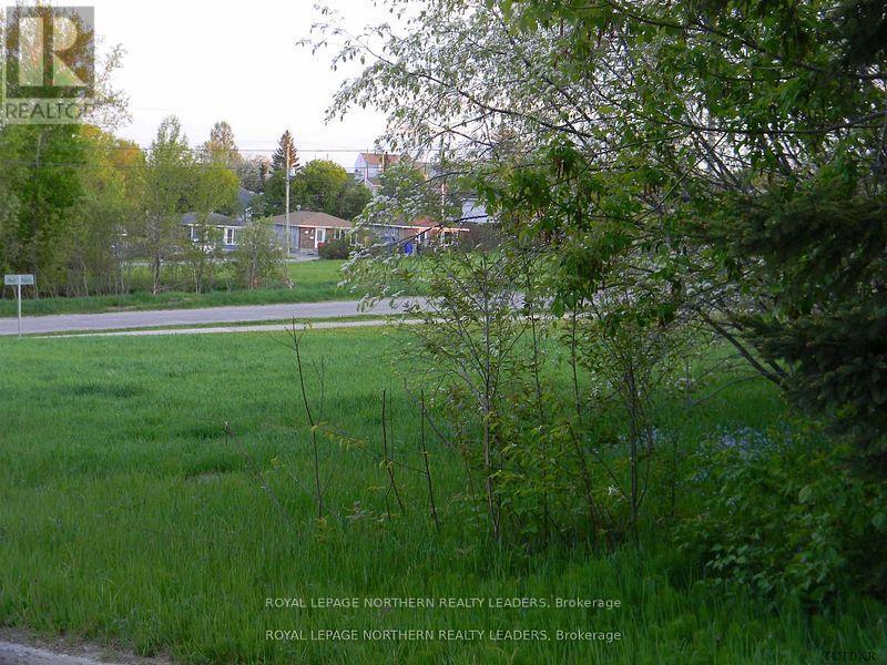 












LOT 15 CAMERON N

,
Timmins (TM - TNW - Algonquin to Jubilee),







Ontario
P4N5B7


