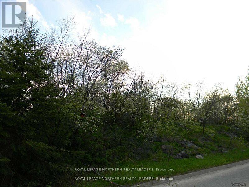 












LOT 15 CAMERON N

,
Timmins (TM - TNW - Algonquin to Jubilee),







Ontario
P4N5B7

