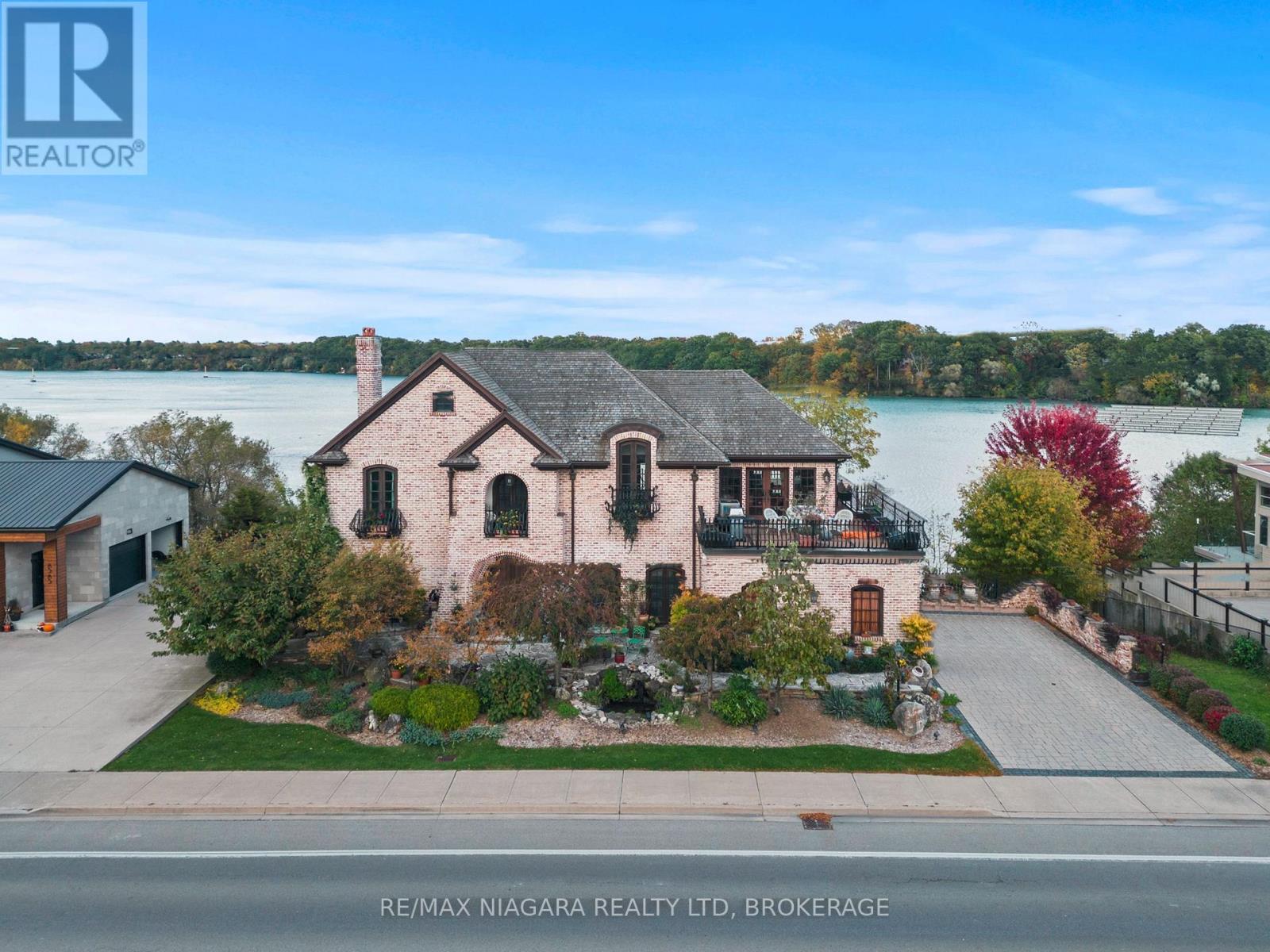 












358C MARTINDALE ROAD

,
St. Catharines (Martindale Pond),




Ontario
L2R6P9

