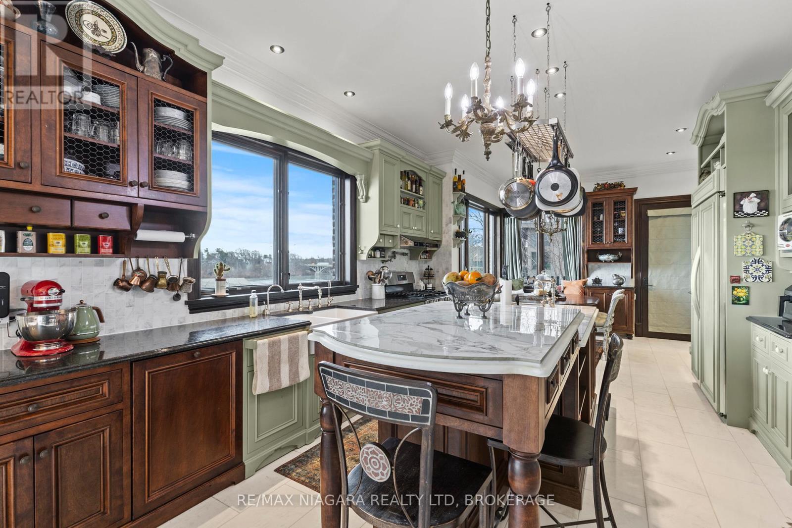 












358C MARTINDALE ROAD

,
St. Catharines (Martindale Pond),




Ontario
L2R6P9

