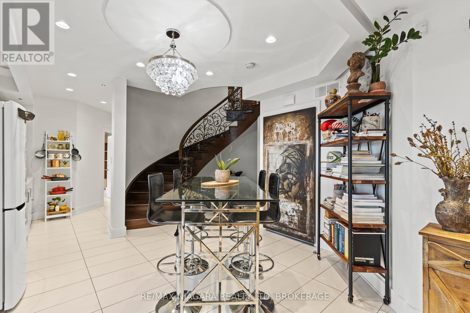 












358C MARTINDALE ROAD

,
St. Catharines (Martindale Pond),




Ontario
L2R6P9

