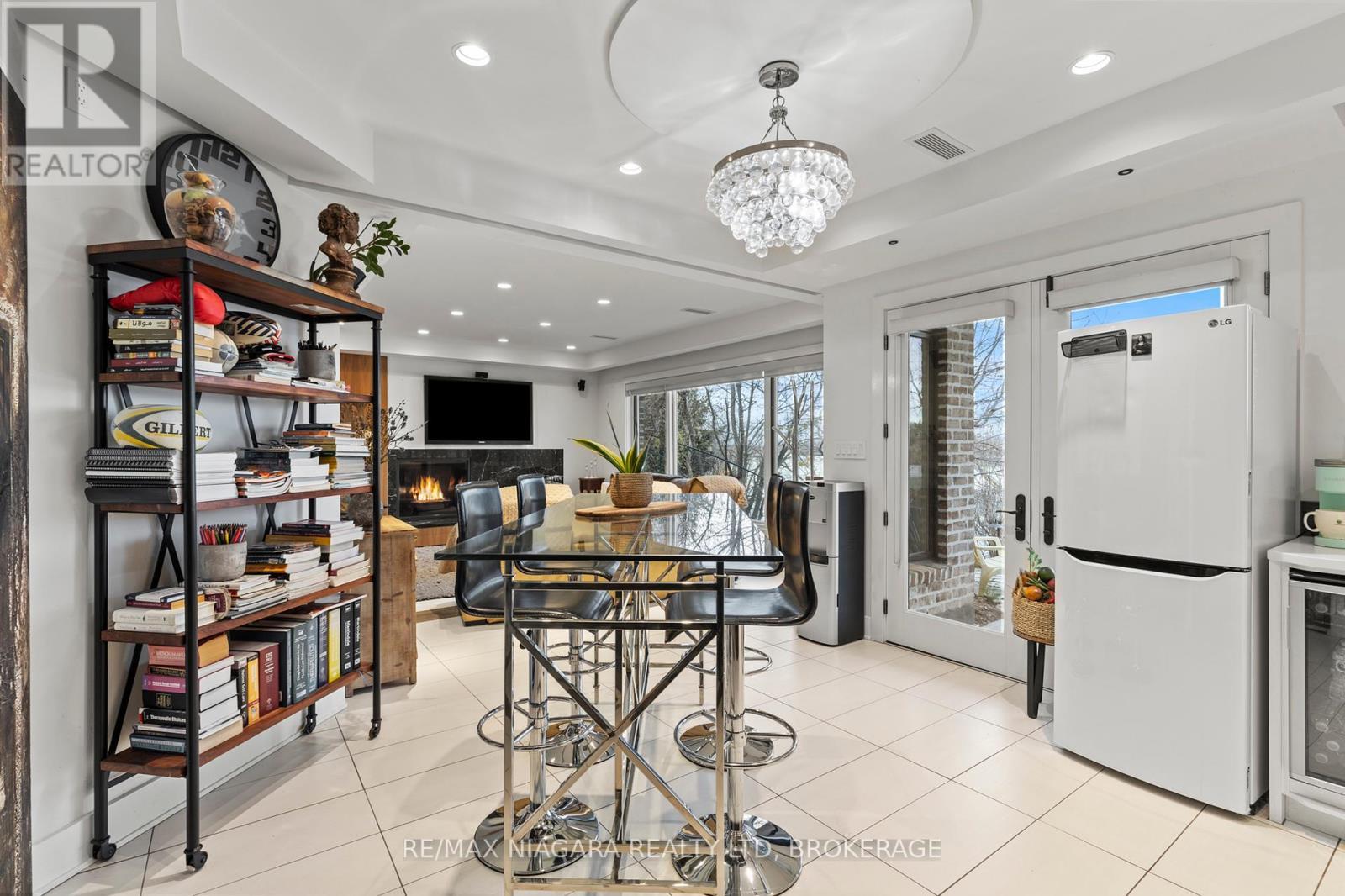 












358C MARTINDALE ROAD

,
St. Catharines (Martindale Pond),




Ontario
L2R6P9

