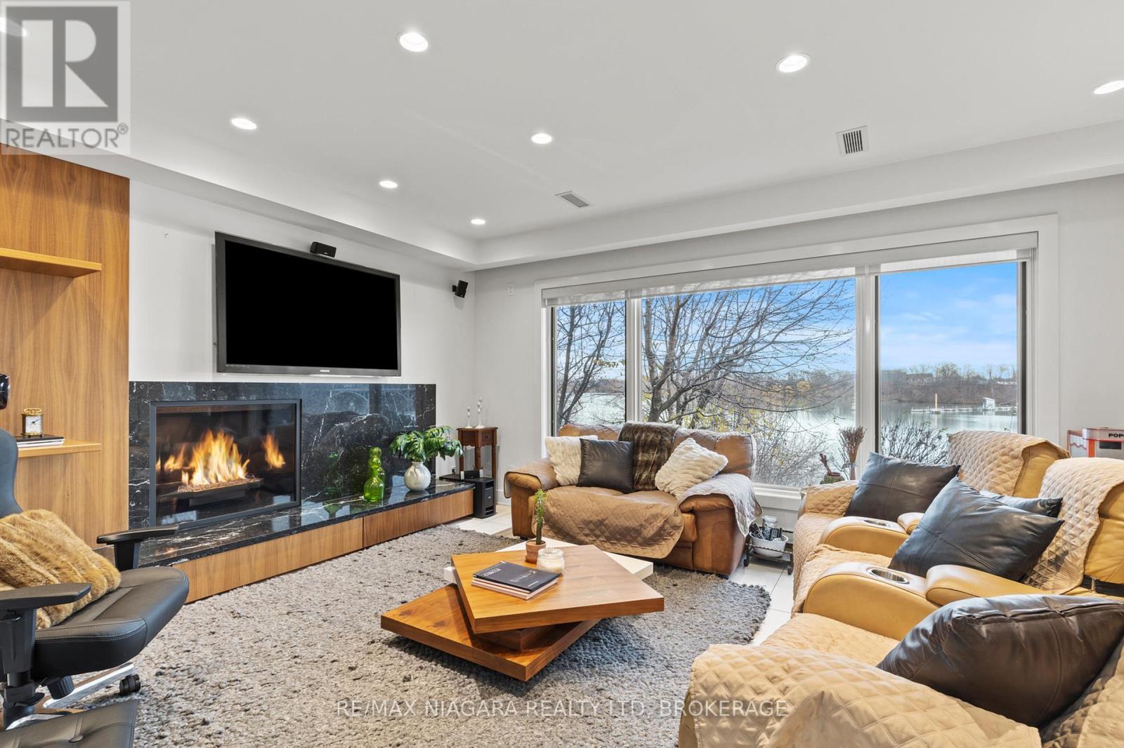 












358C MARTINDALE ROAD

,
St. Catharines (Martindale Pond),




Ontario
L2R6P9


