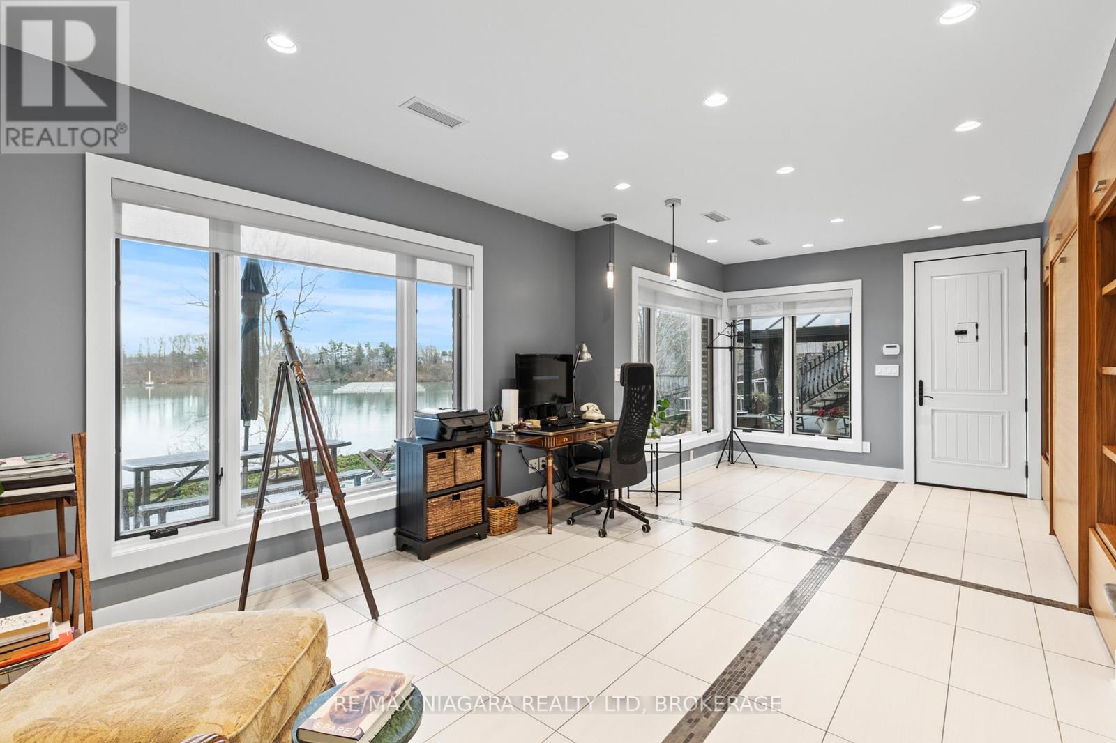 












358C MARTINDALE ROAD

,
St. Catharines (Martindale Pond),




Ontario
L2R6P9

