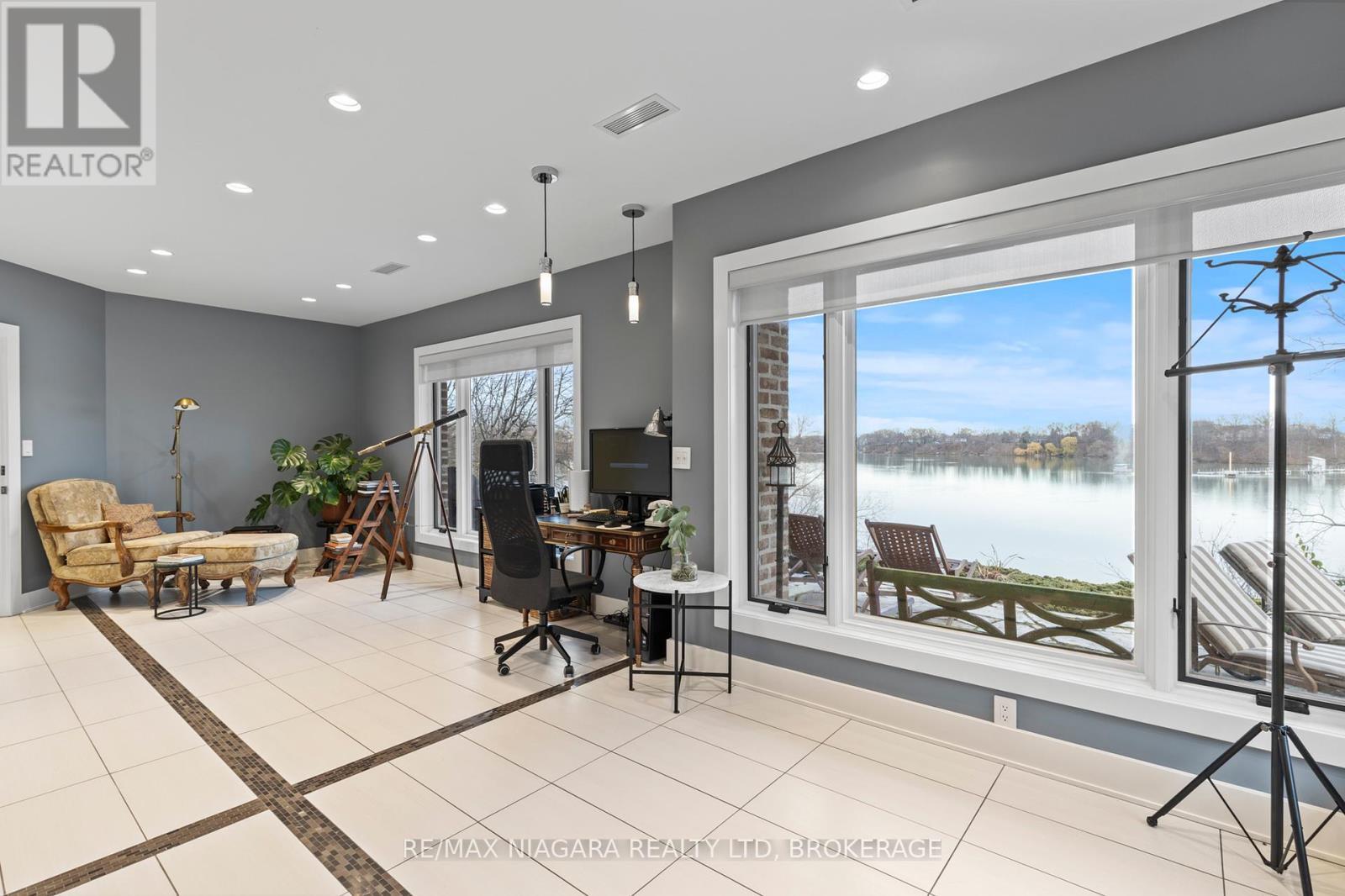 












358C MARTINDALE ROAD

,
St. Catharines (Martindale Pond),




Ontario
L2R6P9

