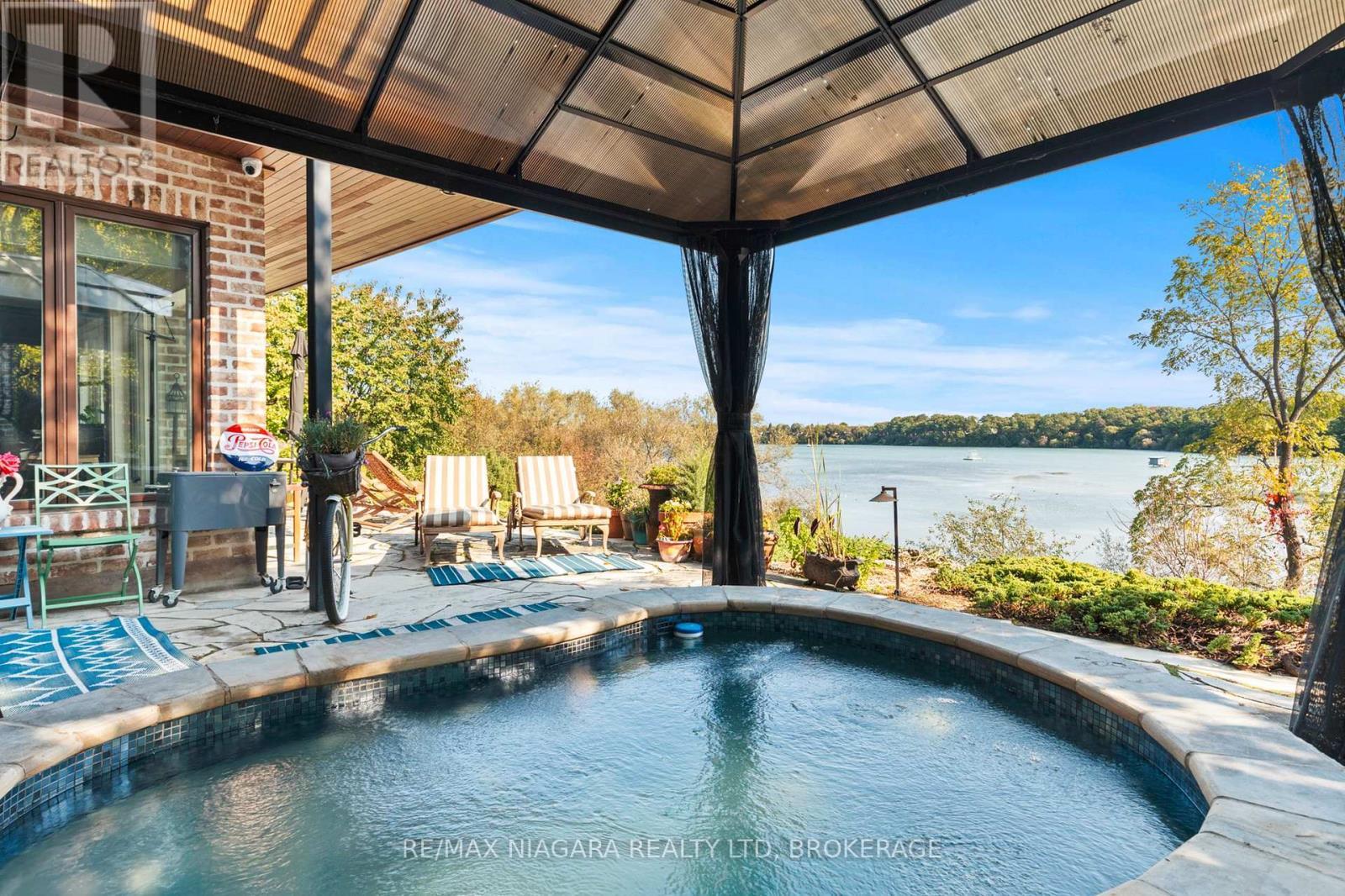 












358C MARTINDALE ROAD

,
St. Catharines (Martindale Pond),




Ontario
L2R6P9

