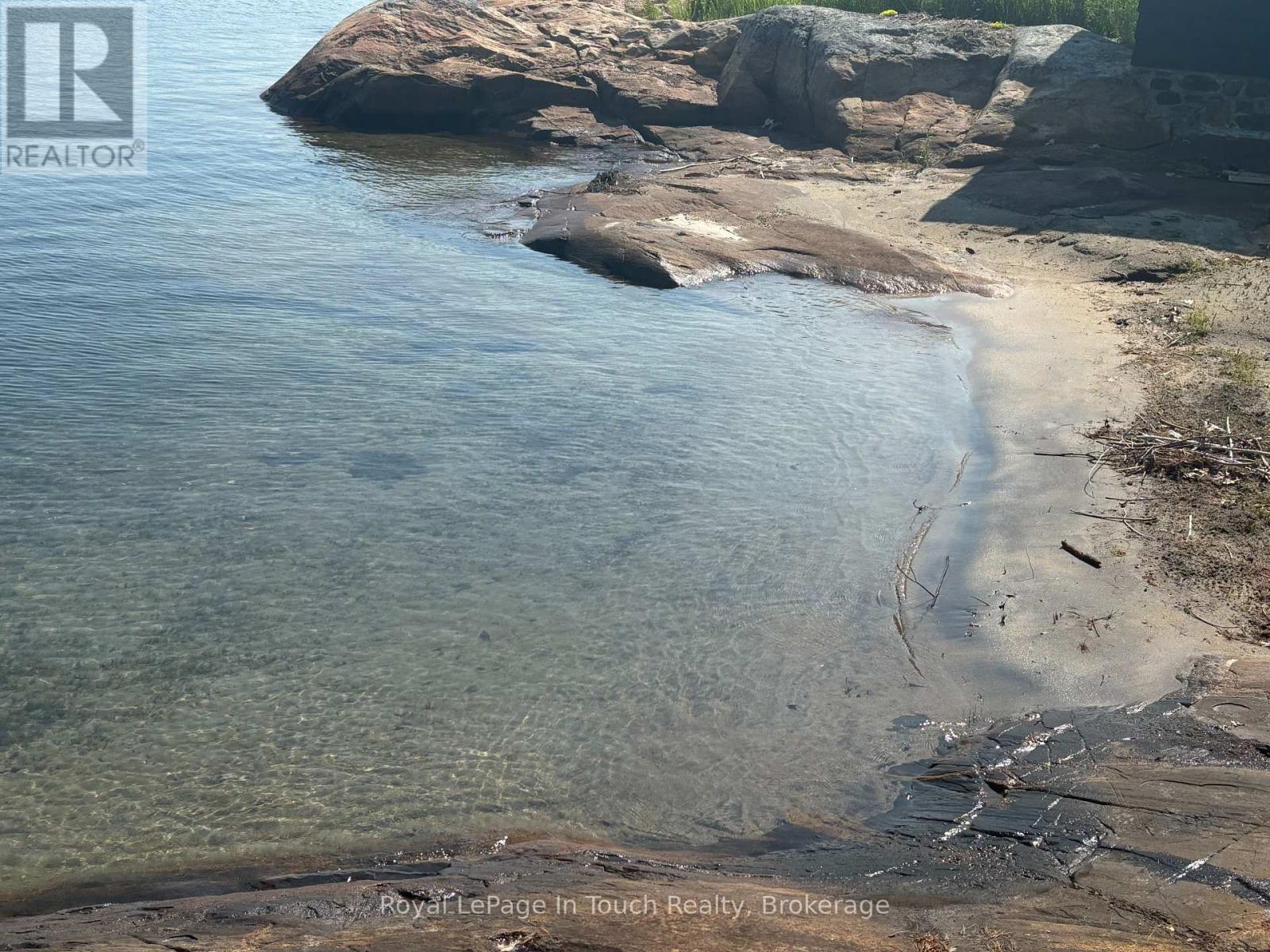 












B415 LOT17 BERNYK ISLAND

,
The Archipelago (Archipelago),







Ontario
P0J2T0

