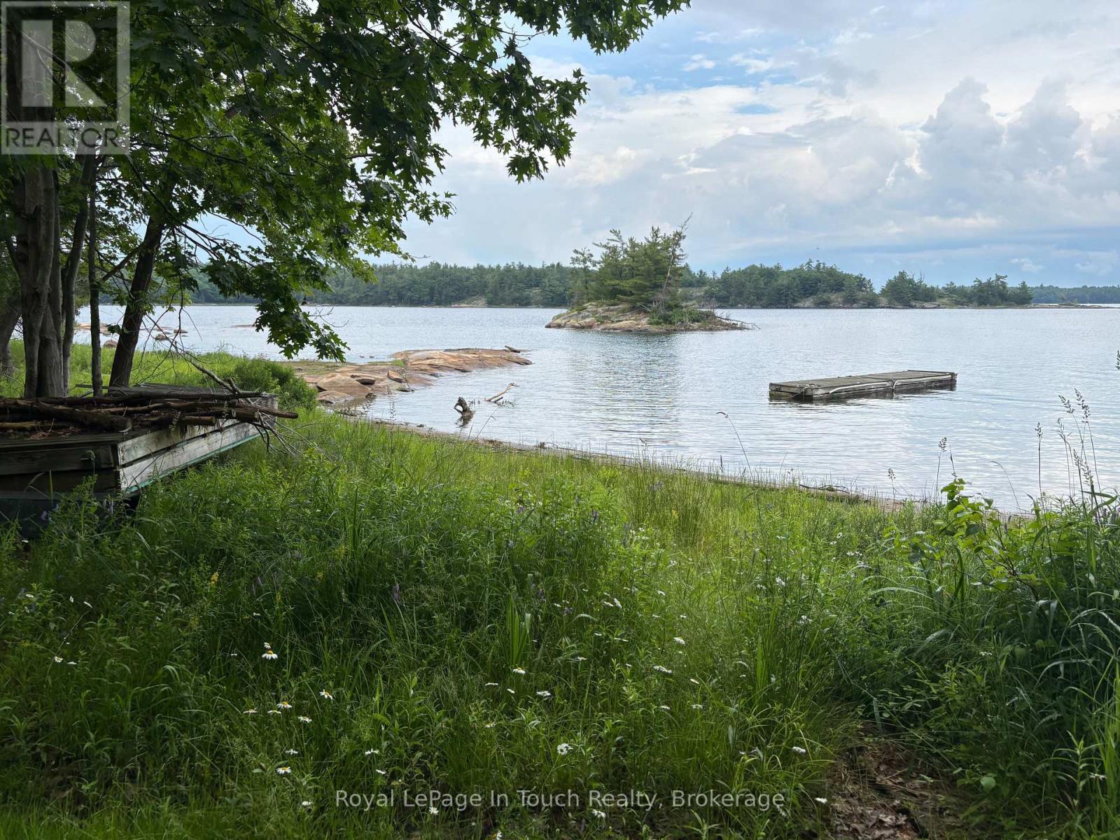 












B415 LOT17 BERNYK ISLAND

,
The Archipelago (Archipelago),







Ontario
P0J2T0

