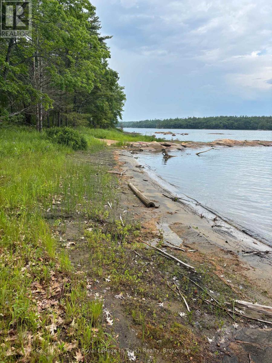 












B415 LOT17 BERNYK ISLAND

,
The Archipelago (Archipelago),







Ontario
P0J2T0

