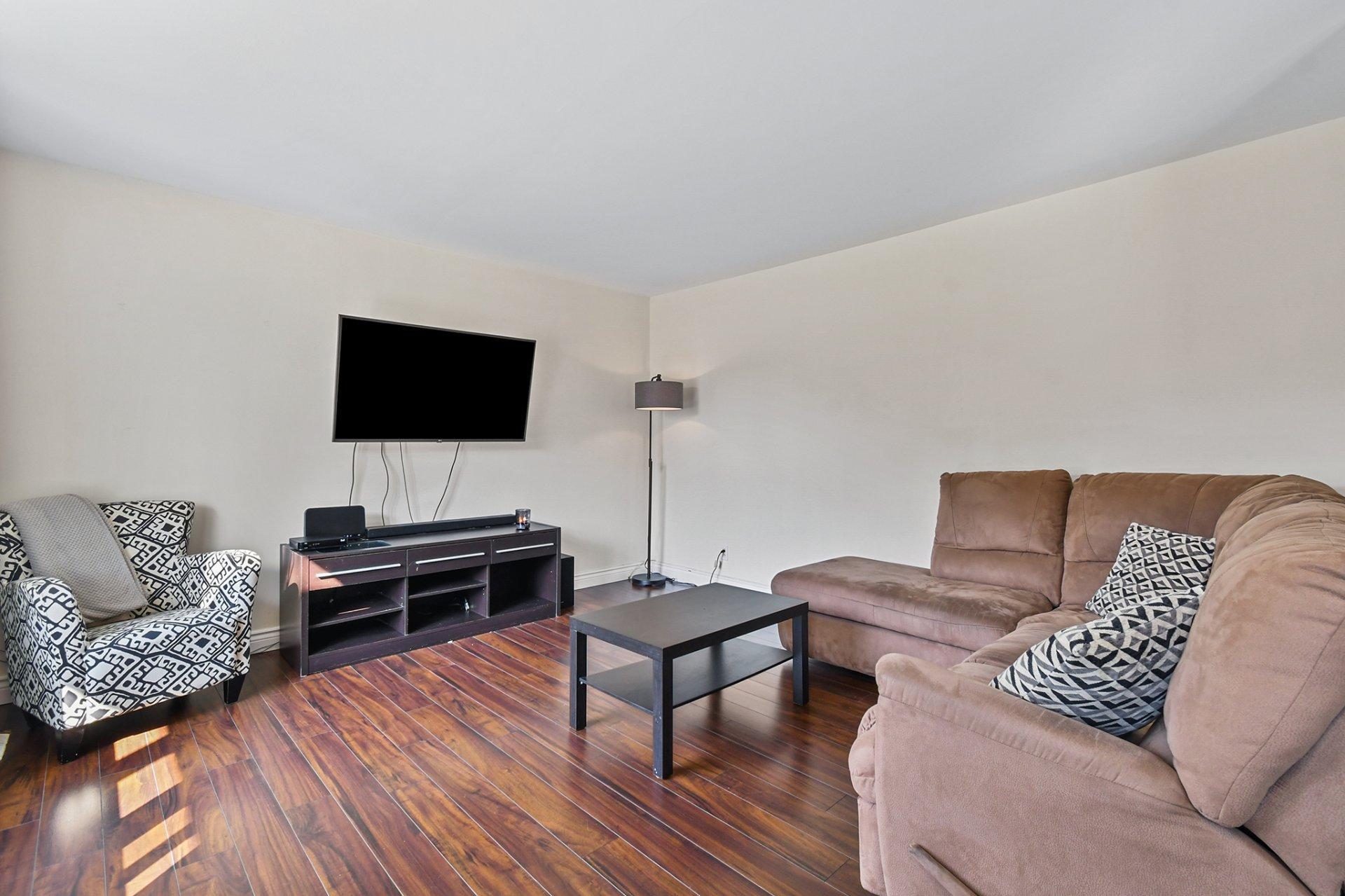 









17642


Rue Gravel

,
Mirabel,




QC
J7J1J4

