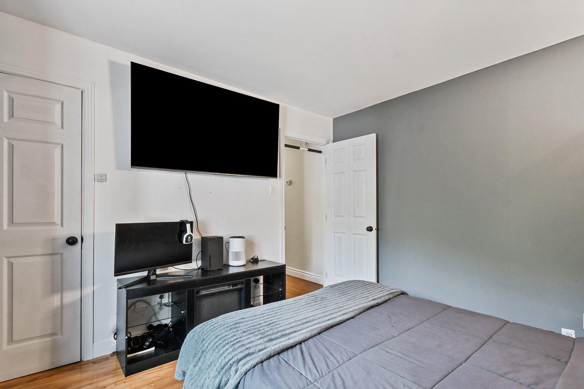 









17642


Rue Gravel

,
Mirabel,




QC
J7J1J4

