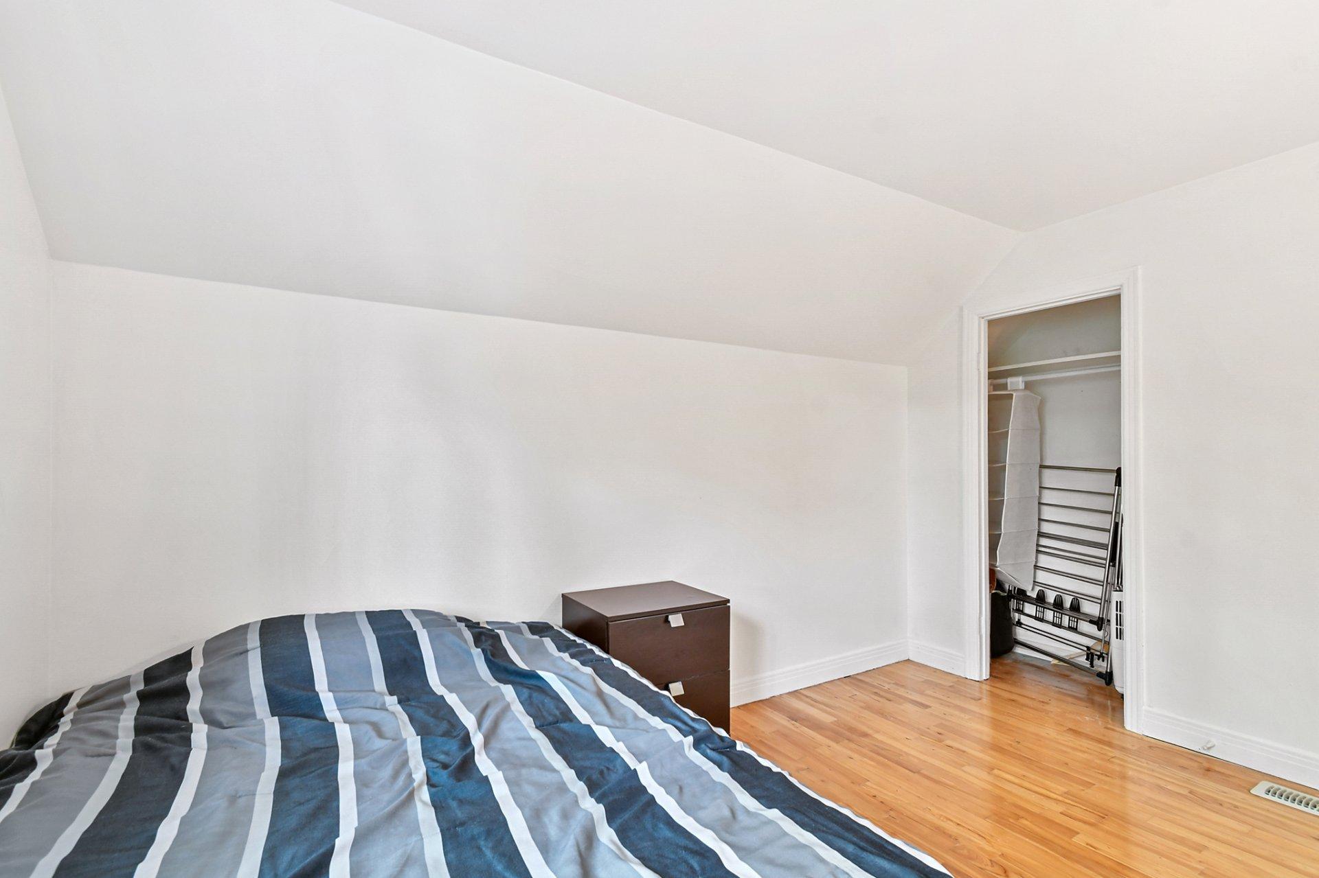 









17642


Rue Gravel

,
Mirabel,




QC
J7J1J4

