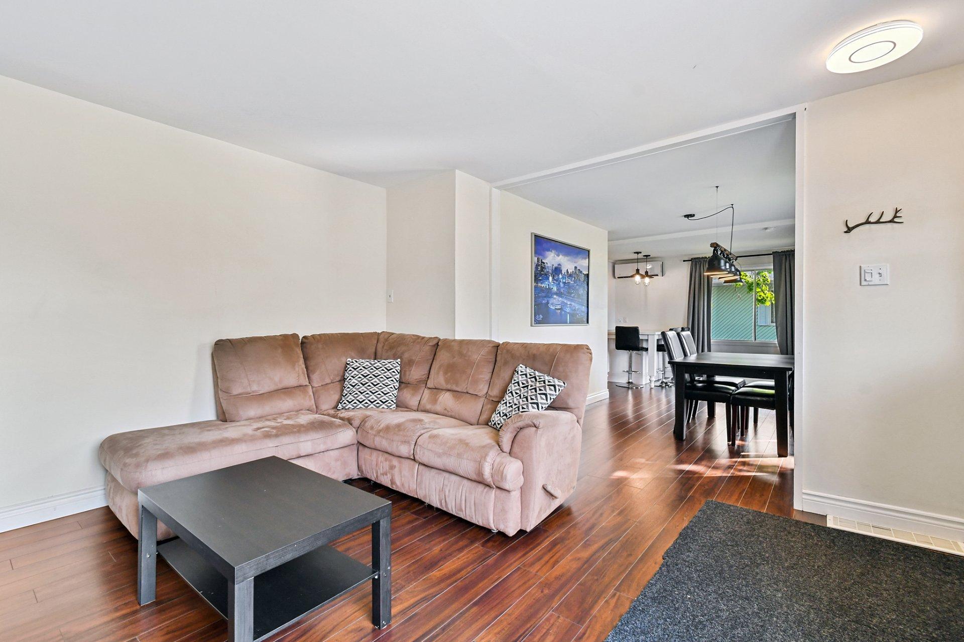 









17642


Rue Gravel

,
Mirabel,




QC
J7J1J4

