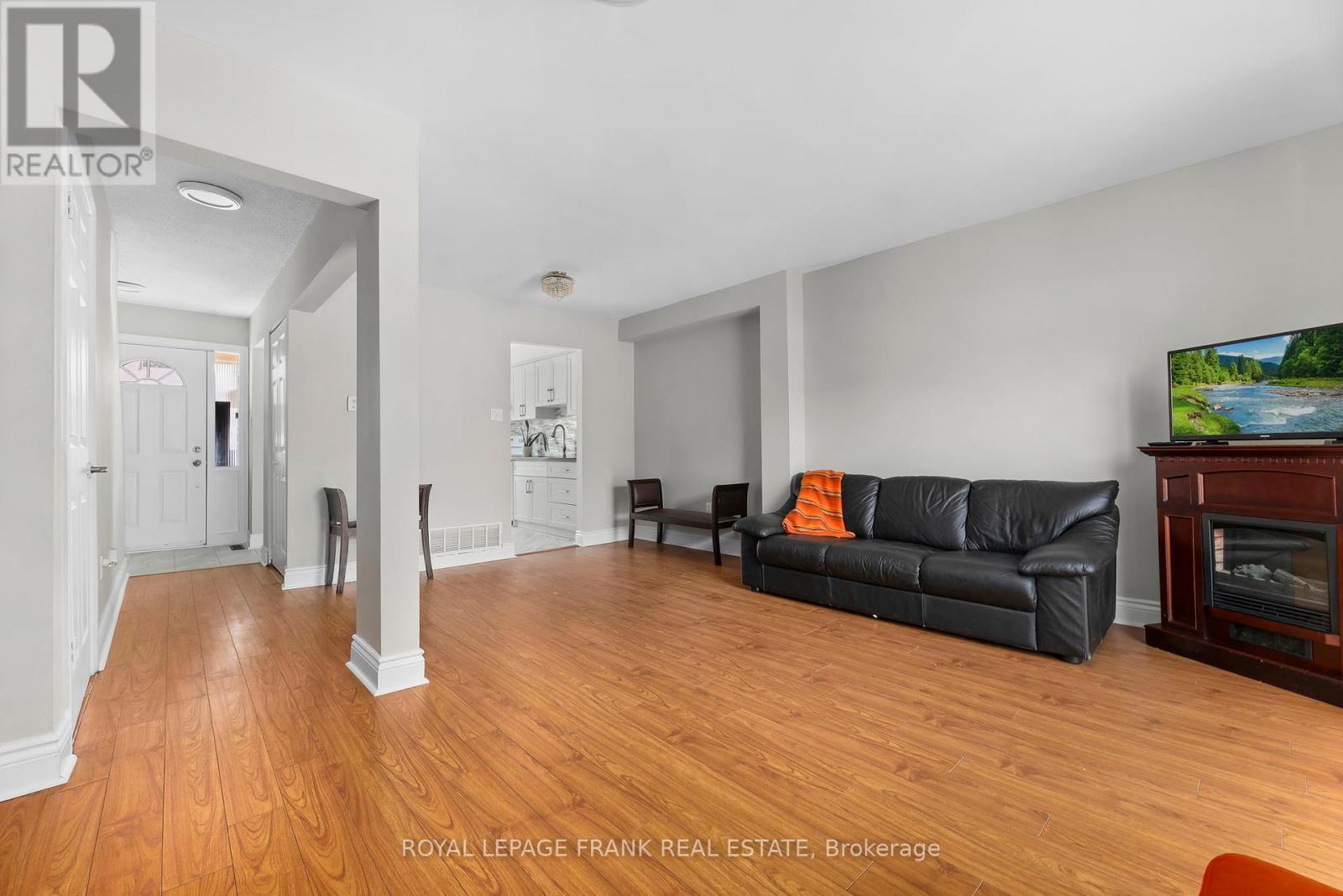 












32 - 611 GALAHAD DRIVE

,
Oshawa (Eastdale),




Ontario
L1K1M1


