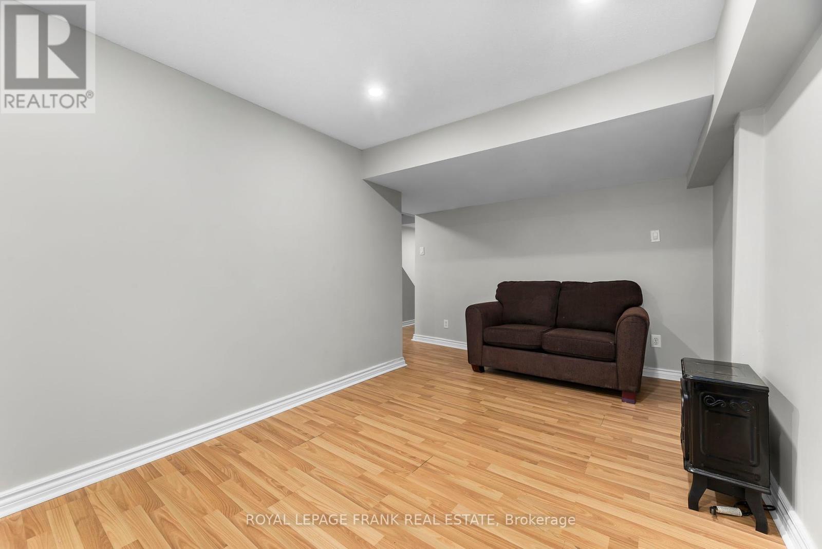 












32 - 611 GALAHAD DRIVE

,
Oshawa (Eastdale),




Ontario
L1K1M1

