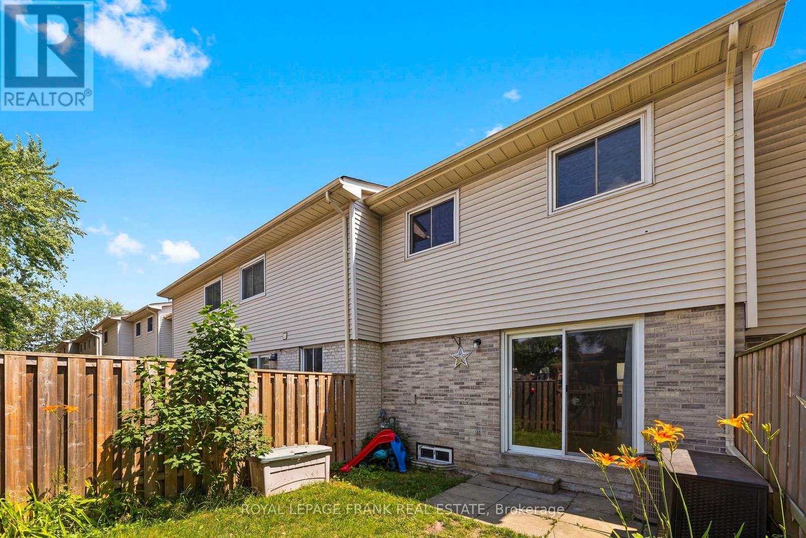 












32 - 611 GALAHAD DRIVE

,
Oshawa (Eastdale),




Ontario
L1K1M1

