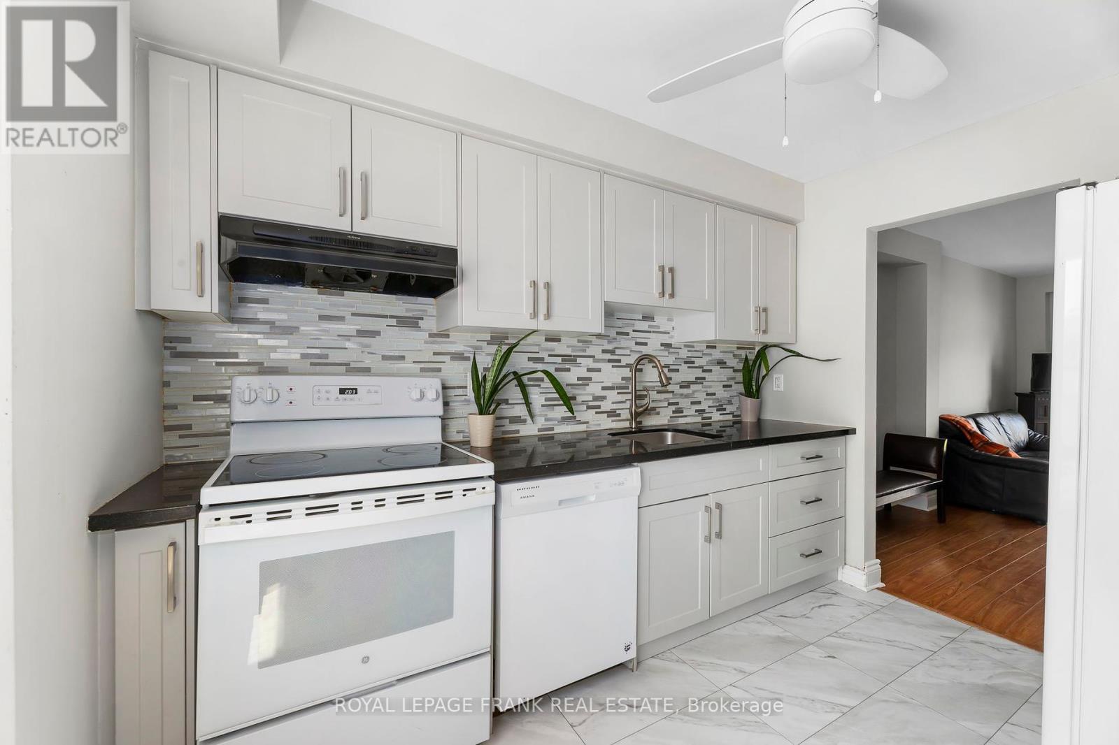 












32 - 611 GALAHAD DRIVE

,
Oshawa (Eastdale),




Ontario
L1K1M1


