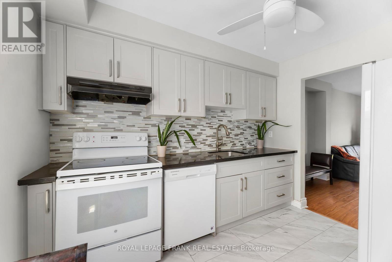 












32 - 611 GALAHAD DRIVE

,
Oshawa (Eastdale),




Ontario
L1K1M1


