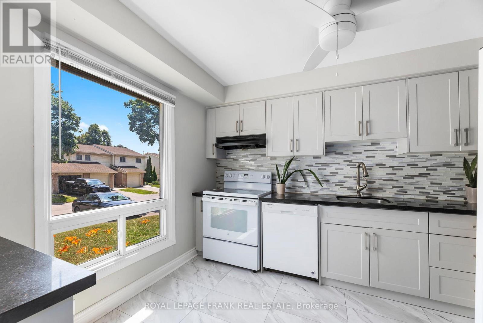 












32 - 611 GALAHAD DRIVE

,
Oshawa (Eastdale),




Ontario
L1K1M1

