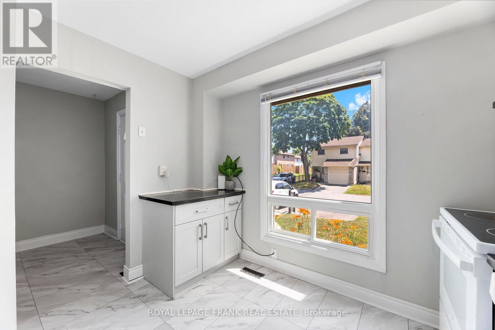 












32 - 611 GALAHAD DRIVE

,
Oshawa (Eastdale),




Ontario
L1K1M1

