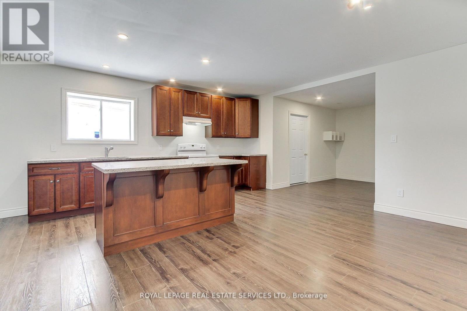 












395 BAY STREET

,
Brock,




Ontario
L0K1A0

