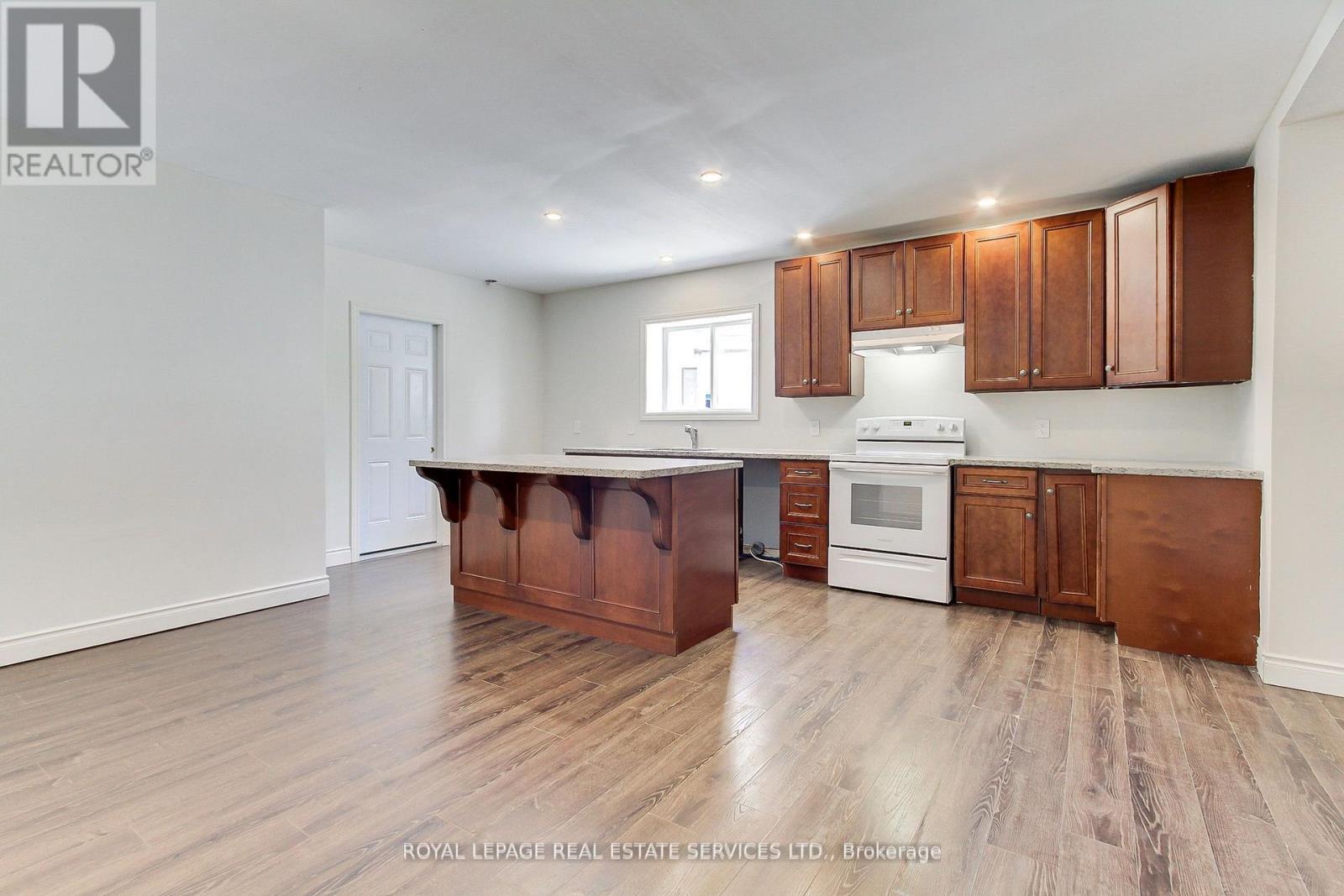 












395 BAY STREET

,
Brock,




Ontario
L0K1A0

