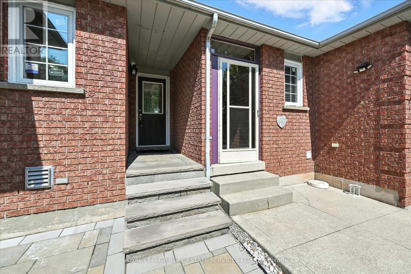 












448 MARLATT DRIVE

,
Oakville,




Ontario
L6H5X4

