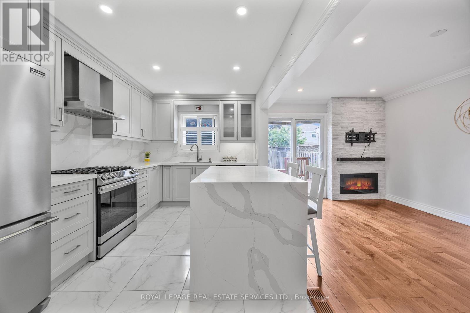 












448 MARLATT DRIVE

,
Oakville,




Ontario
L6H5X4

