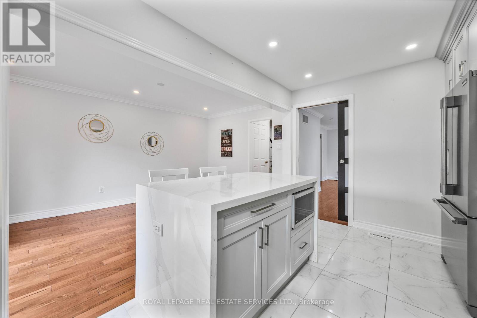 












448 MARLATT DRIVE

,
Oakville,




Ontario
L6H5X4


