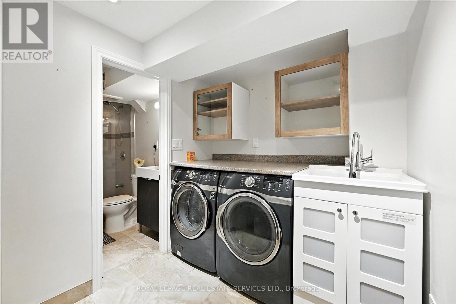 












448 MARLATT DRIVE

,
Oakville,




Ontario
L6H5X4

