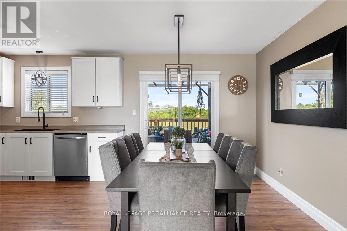 












20846 LOYALIST PARKWAY

,
Prince Edward County (Ameliasburg Ward),




Ontario
K0K1T0

