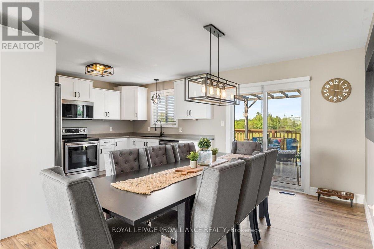 












20846 LOYALIST PARKWAY

,
Prince Edward County (Ameliasburg Ward),




Ontario
K0K1T0

