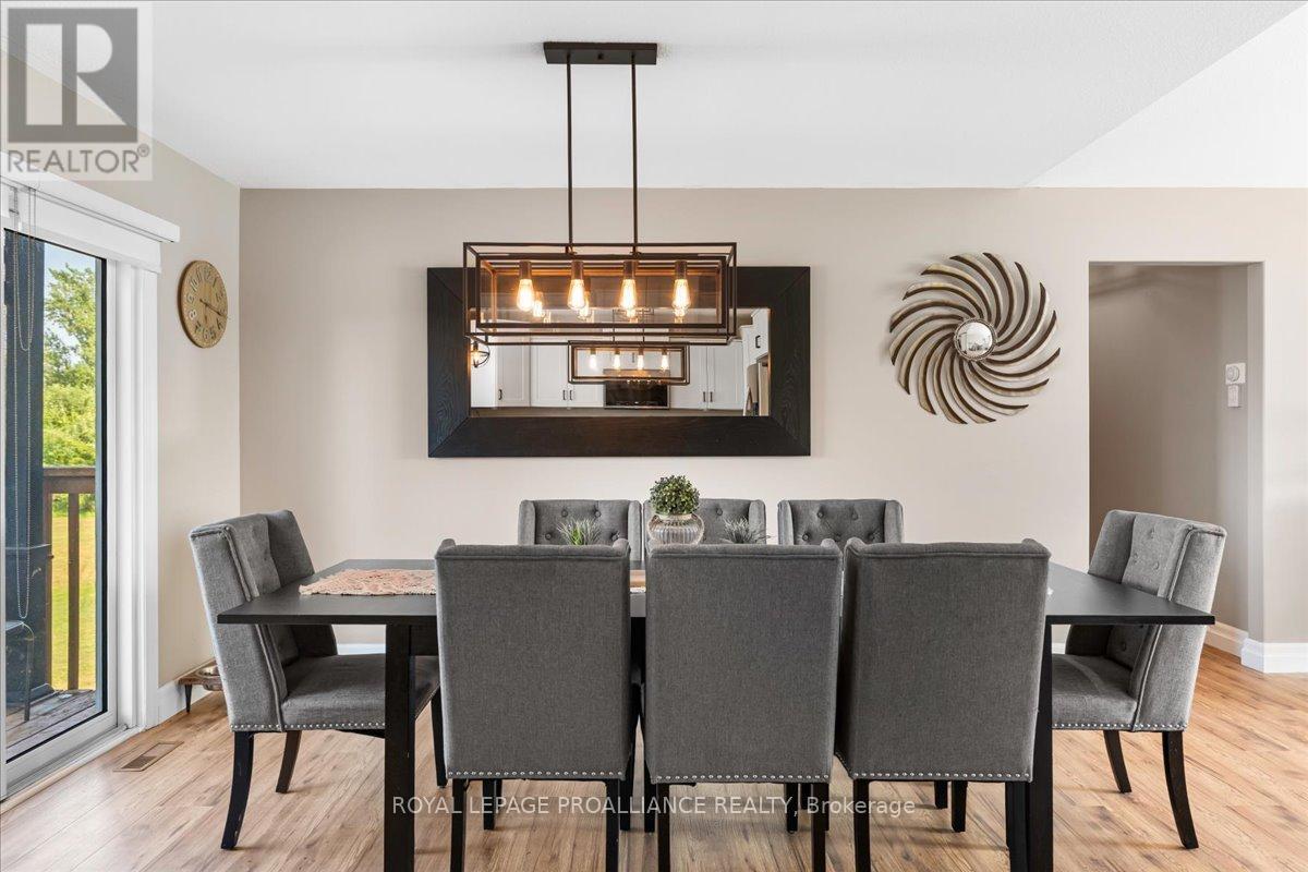 












20846 LOYALIST PARKWAY

,
Prince Edward County (Ameliasburg Ward),




Ontario
K0K1T0

