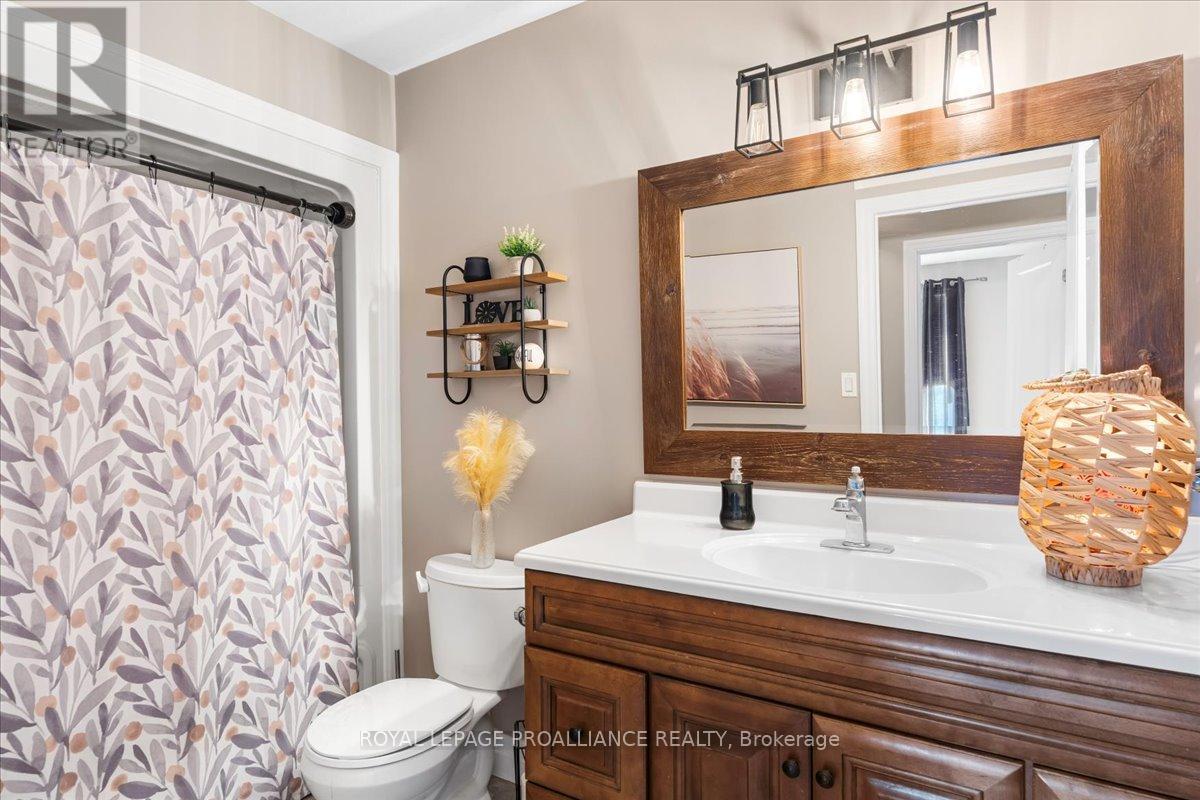 












20846 LOYALIST PARKWAY

,
Prince Edward County (Ameliasburg Ward),




Ontario
K0K1T0

