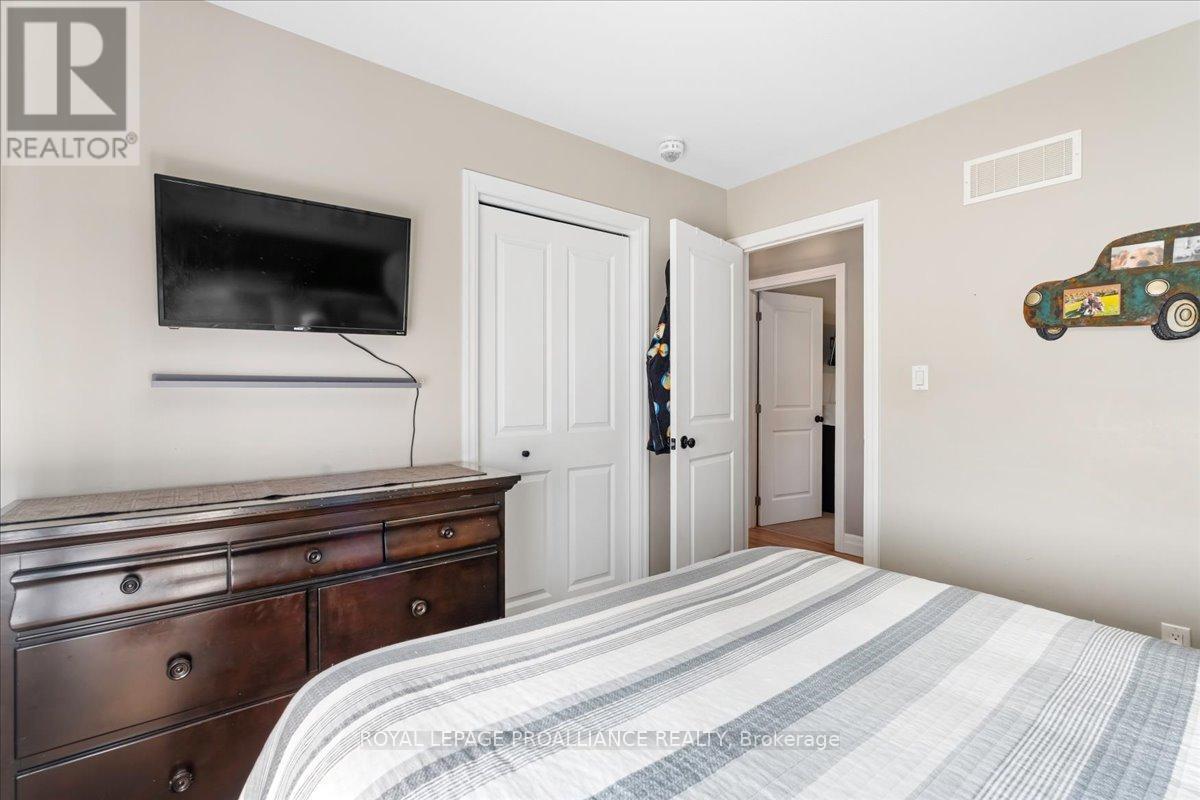












20846 LOYALIST PARKWAY

,
Prince Edward County (Ameliasburg Ward),




Ontario
K0K1T0

