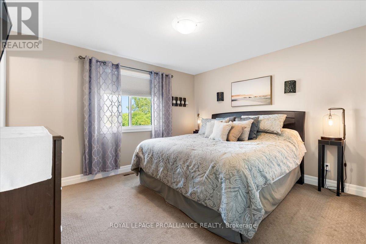 












20846 LOYALIST PARKWAY

,
Prince Edward County (Ameliasburg Ward),




Ontario
K0K1T0

