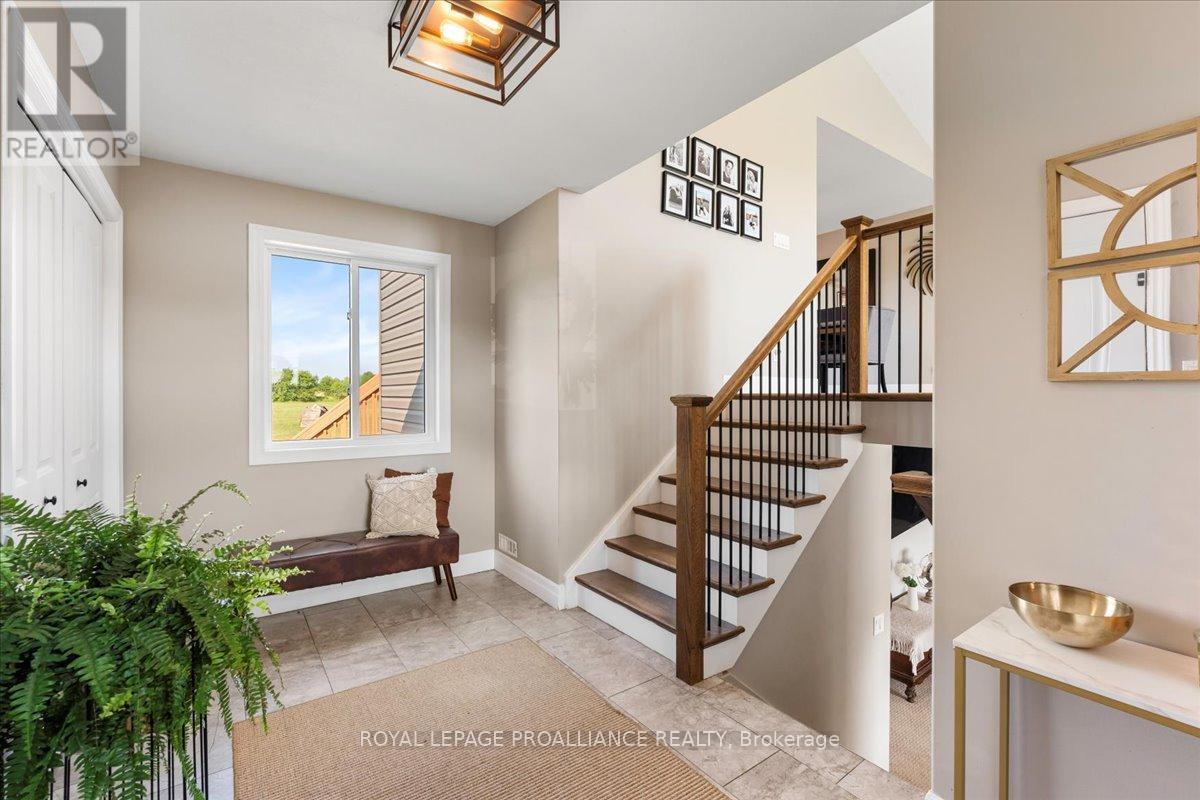












20846 LOYALIST PARKWAY

,
Prince Edward County (Ameliasburg Ward),




Ontario
K0K1T0

