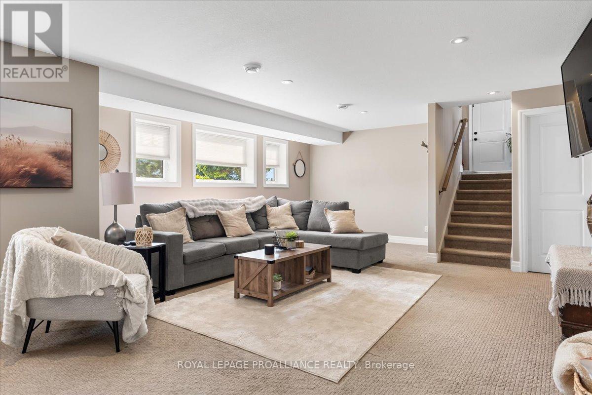 












20846 LOYALIST PARKWAY

,
Prince Edward County (Ameliasburg Ward),




Ontario
K0K1T0

