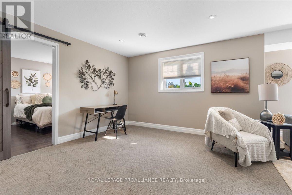 












20846 LOYALIST PARKWAY

,
Prince Edward County (Ameliasburg Ward),




Ontario
K0K1T0

