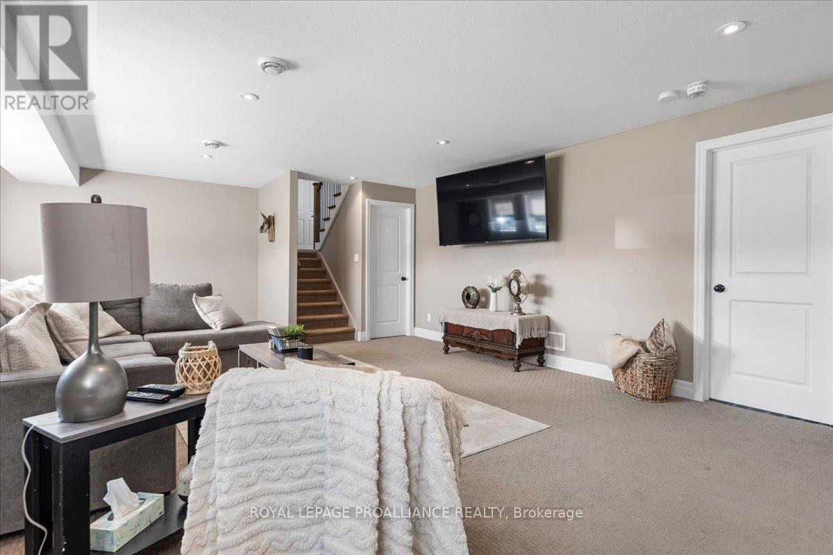 












20846 LOYALIST PARKWAY

,
Prince Edward County (Ameliasburg Ward),




Ontario
K0K1T0

