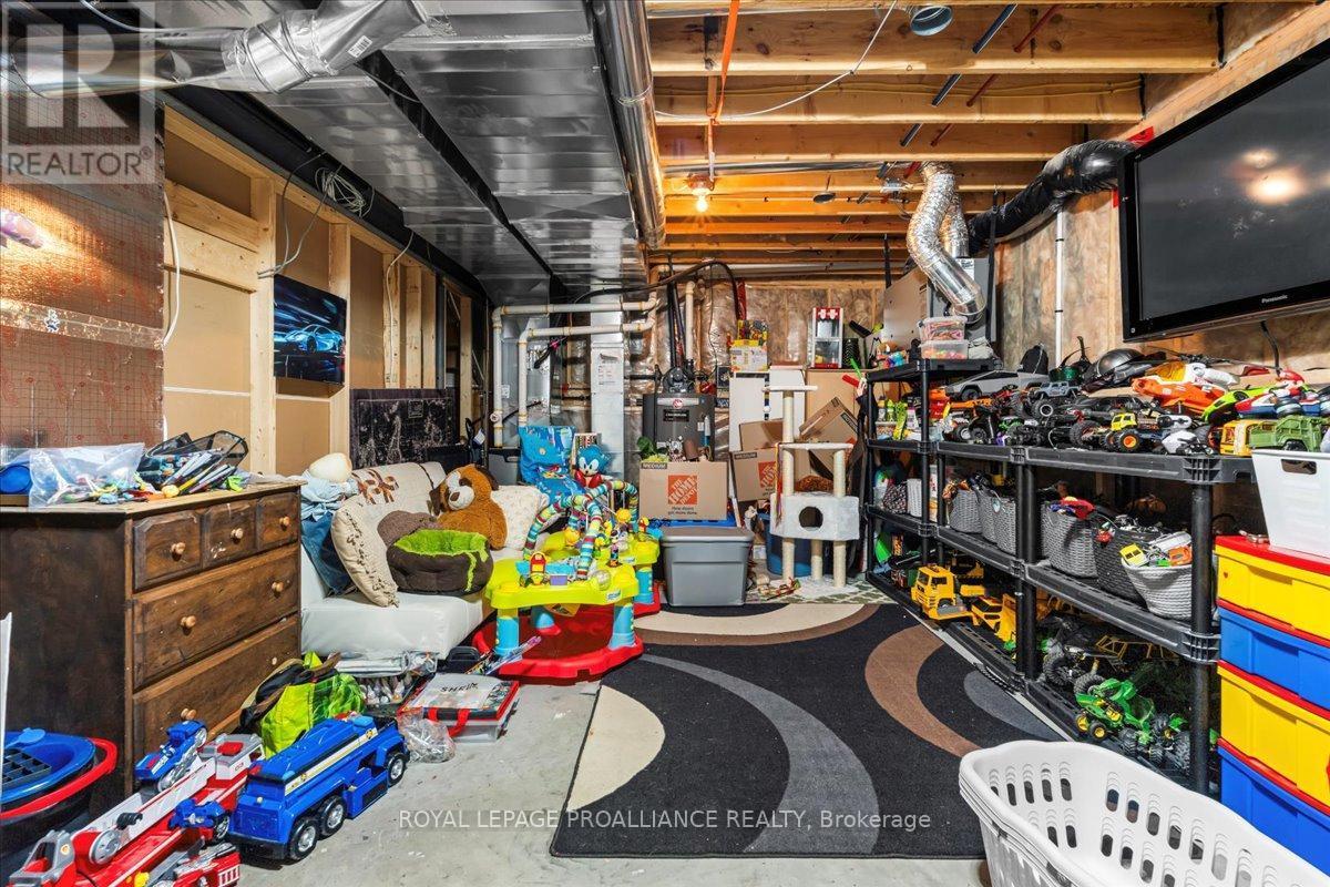 












20846 LOYALIST PARKWAY

,
Prince Edward County (Ameliasburg Ward),




Ontario
K0K1T0

