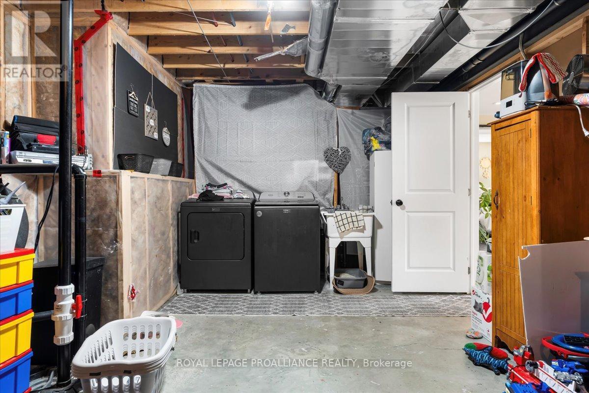 












20846 LOYALIST PARKWAY

,
Prince Edward County (Ameliasburg Ward),




Ontario
K0K1T0

