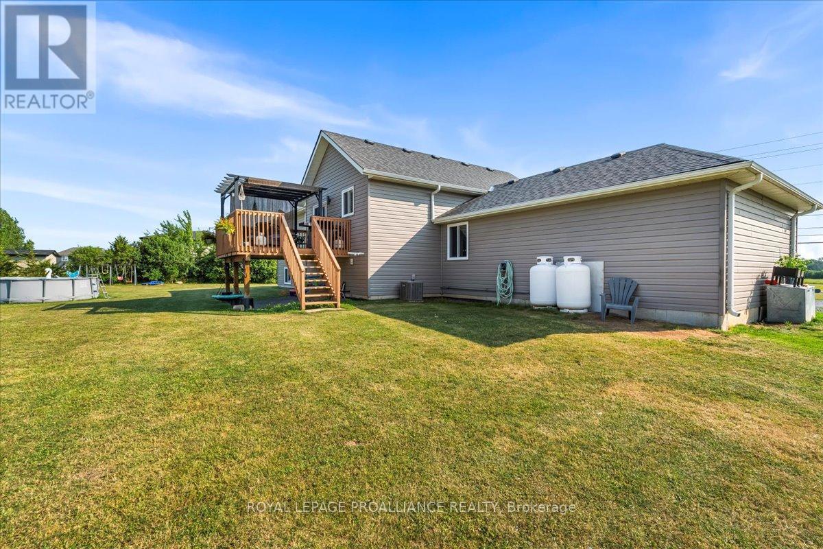 












20846 LOYALIST PARKWAY

,
Prince Edward County (Ameliasburg Ward),




Ontario
K0K1T0


