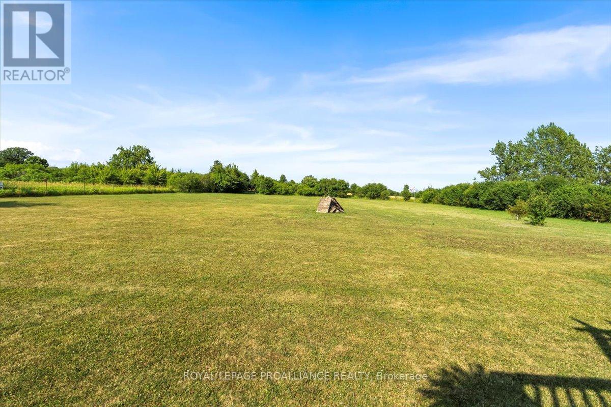 












20846 LOYALIST PARKWAY

,
Prince Edward County (Ameliasburg Ward),




Ontario
K0K1T0

